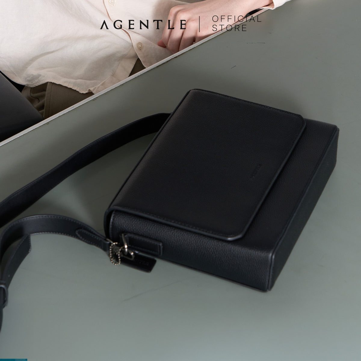 AGENTLE • BOXCASE CITY – กระเป๋าสะพายข้างผู้ชาย ทรงกล่องมีโครงสร้าง ใส่ iPad 11 นิ้ว